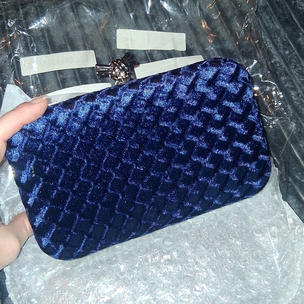 🐎NEW!  Dark Blue Velvet Clutch - Picture 5 of 6